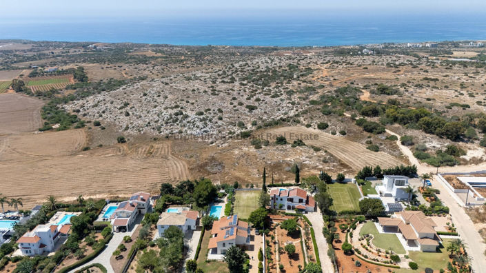 Image No.3-Villa de 6 chambres à vendre à Famagusta