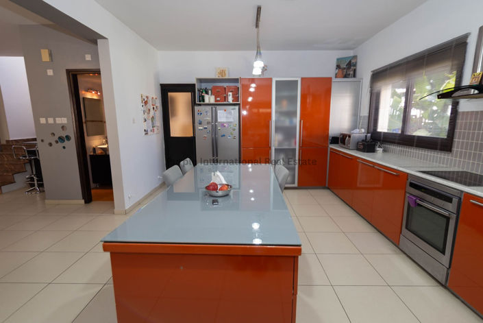 Image No.18-3 Bed Villa for sale