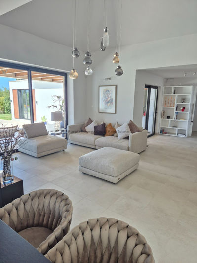 Image No.2-4 Bed Villa for sale