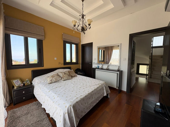 Image No.9-3 Bed Villa for sale