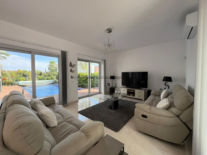 Image No.2-7 Bed Villa for sale