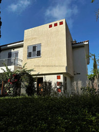 1 - Universal, Maison de ville