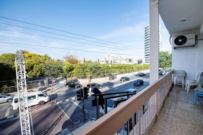 Image No.10-2 Bed Commercial for sale