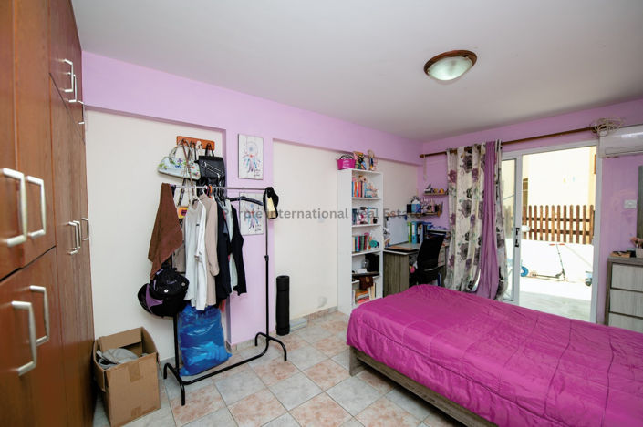 Image No.14-6 Bed Property for sale