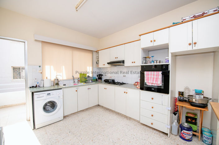 Image No.33-6 Bed Property for sale