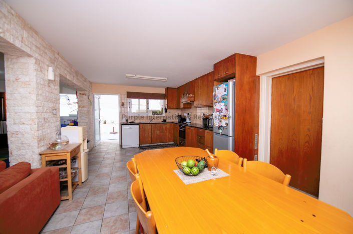 Image No.4-6 Bed Property for sale