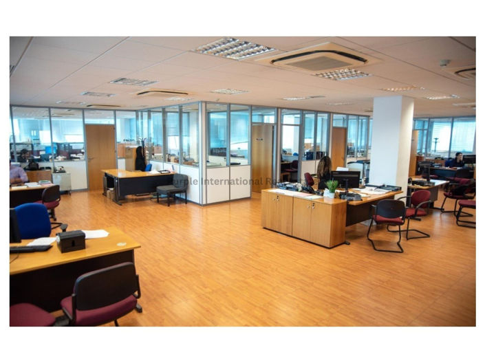 Image No.3-Commercial à vendre à Agios Athanasios