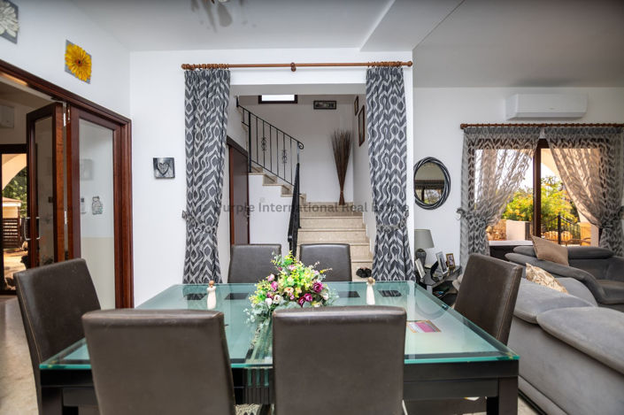 Image No.8-3 Bed Villa for sale