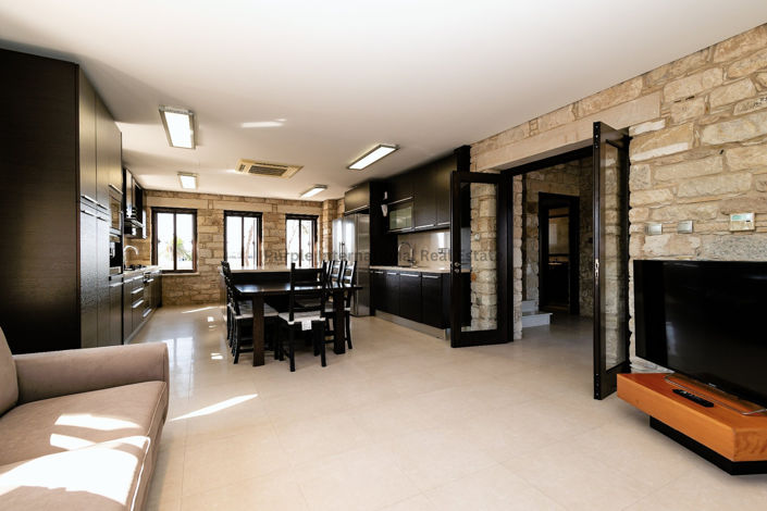 Image No.12-Villa de 6 chambres à vendre à Pervolia