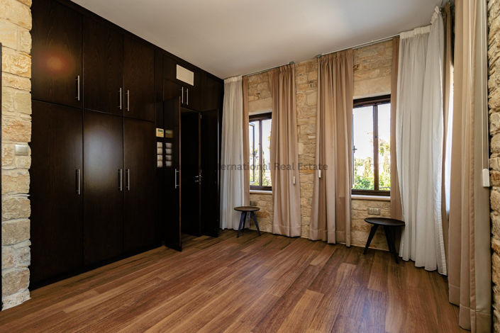 Image No.19-Villa de 6 chambres à vendre à Pervolia