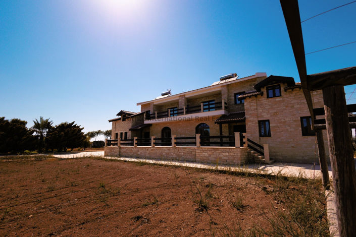 Image No.28-Villa de 6 chambres à vendre à Pervolia