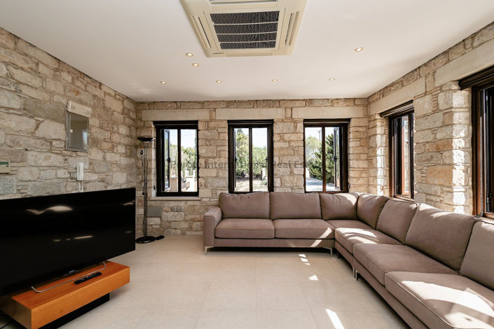 Image No.4-Villa de 6 chambres à vendre à Pervolia