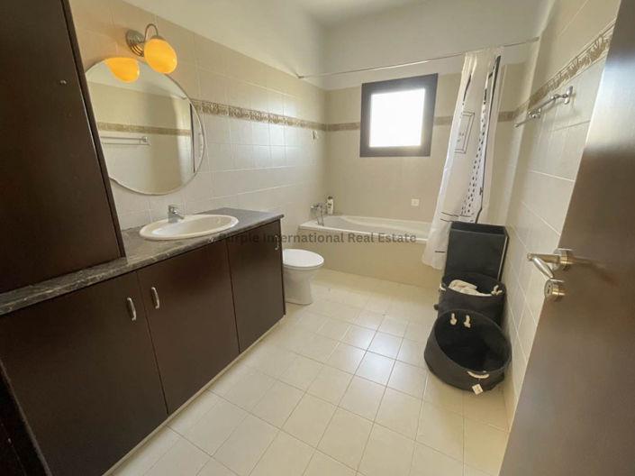 Image No.7-Villa de 4 chambres à vendre à Aradippou