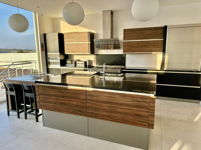 Image No.5-Villa de 5 chambres à vendre à Aradippou