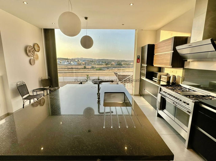 Image No.6-Villa de 5 chambres à vendre à Aradippou