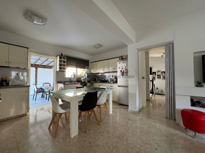 Image No.3-4 Bed Villa for sale