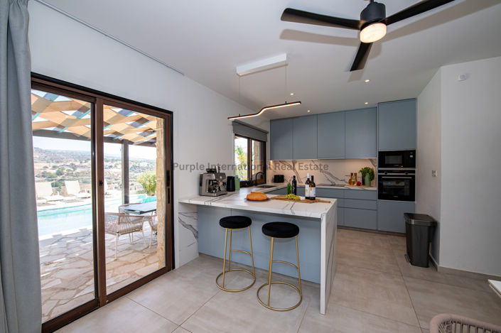 Image No.3-Villa de 5 chambres à vendre à Peyia