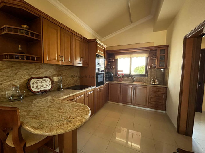 Image No.3-Villa de 5 chambres à vendre à Emba