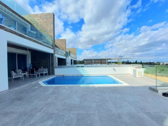 Image No.21-3 Bed Apartment for sale