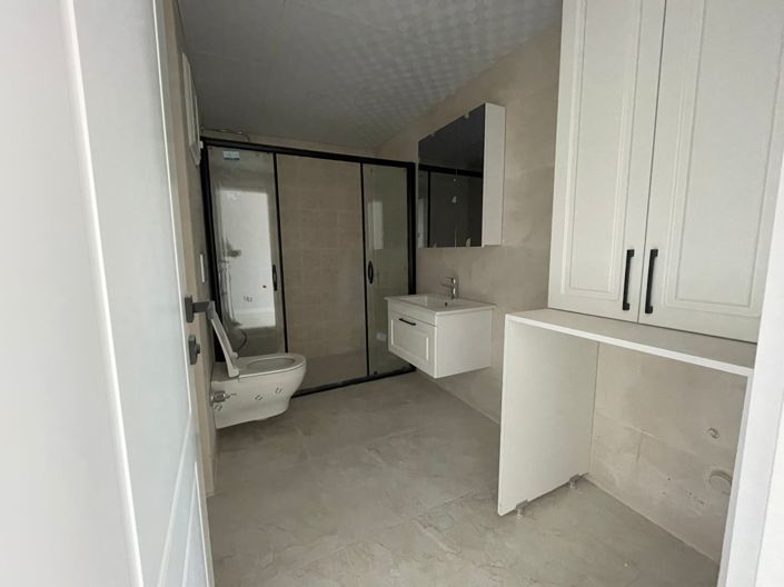 Image No.28-5 Bed Apartment for sale