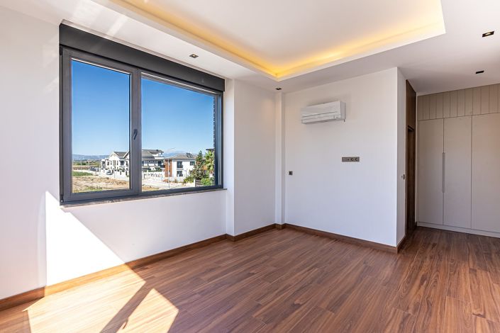 Image No.33-4 Bed House/Villa for sale