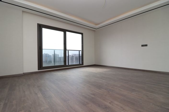 Image No.10-4 Bed Apartment for sale