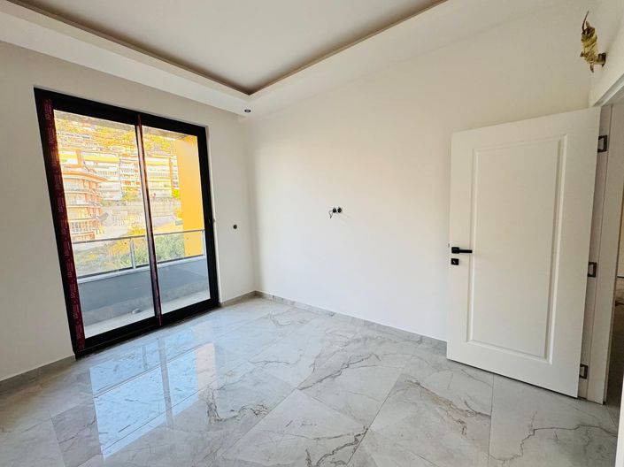 Image No.10-4 Bed Apartment for sale