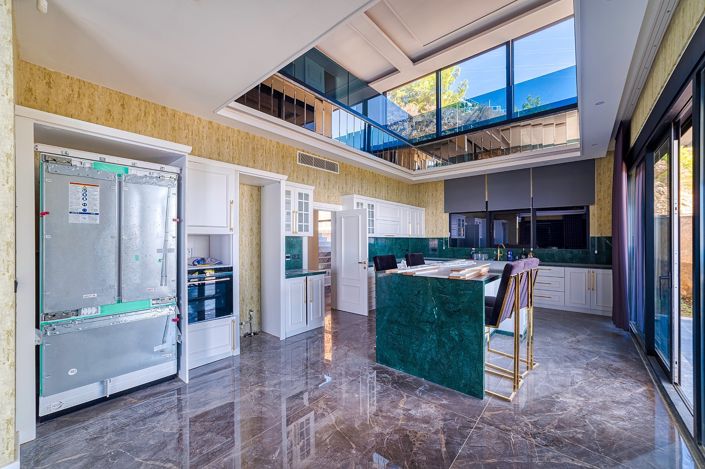 Image No.10-8 Bed House/Villa for sale