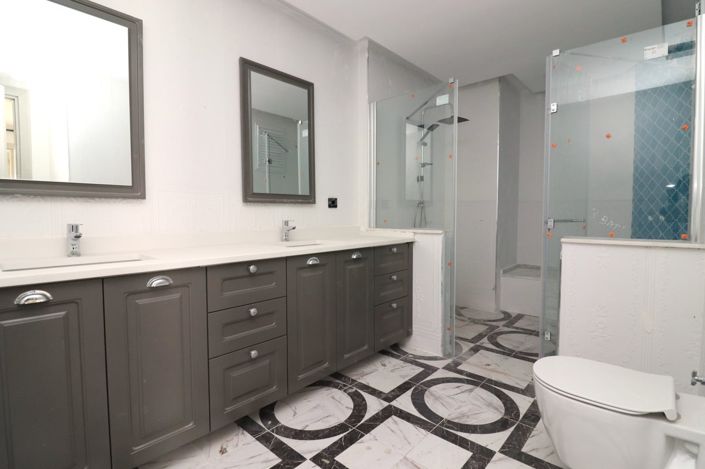 Image No.28-5 Bed Apartment for sale