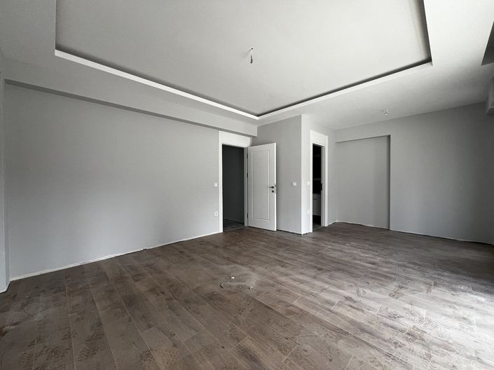 Image No.21-5 Bed Apartment for sale