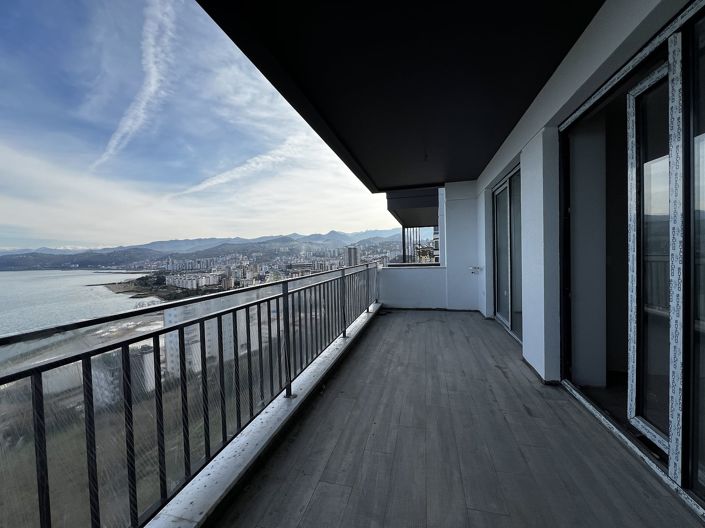 Image No.22-5 Bed Apartment for sale