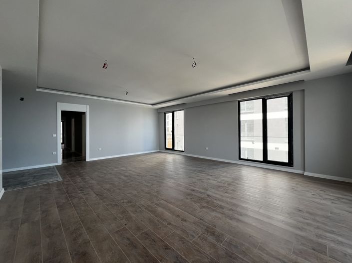 Image No.43-5 Bed Apartment for sale