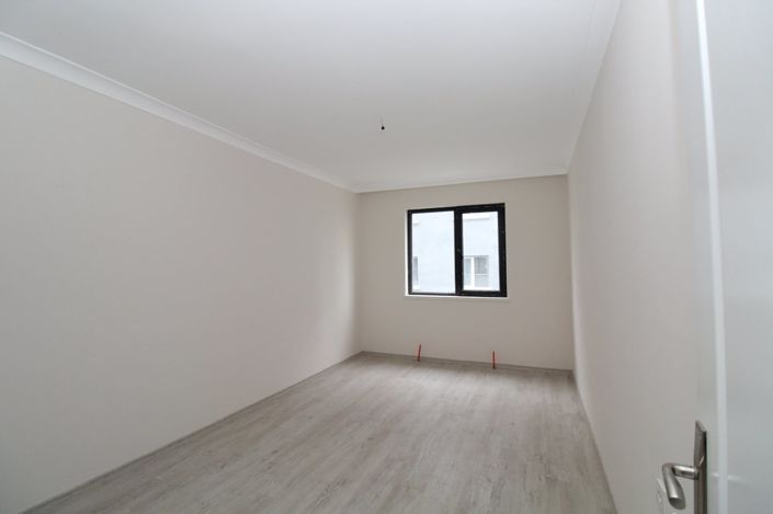 Image No.10-3 Bed Apartment for sale