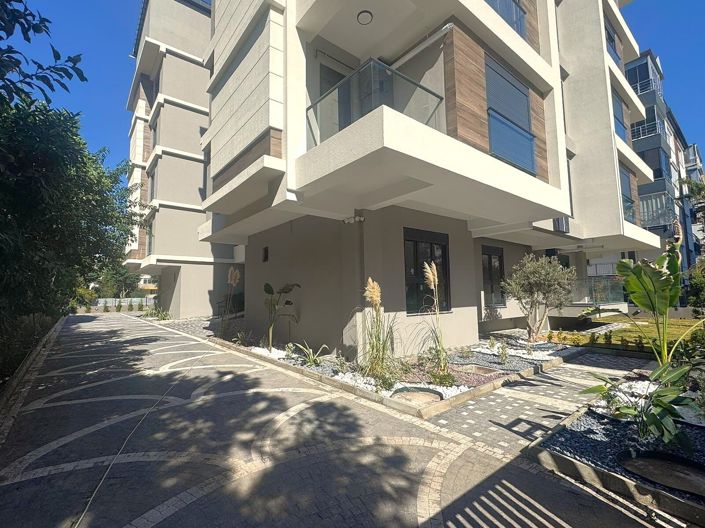 Image No.29-4 Bed Apartment for sale