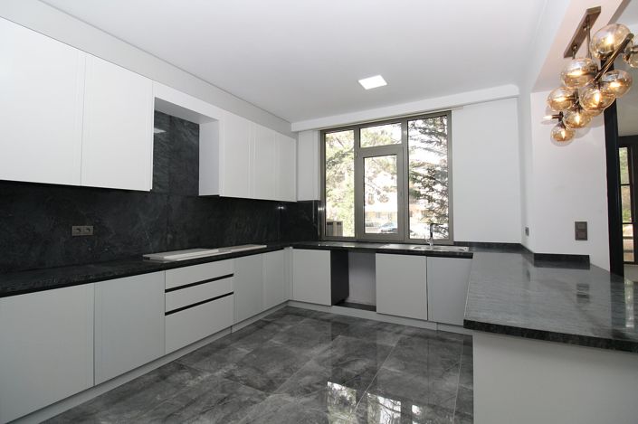 Image No.11-5 Bed Apartment for sale