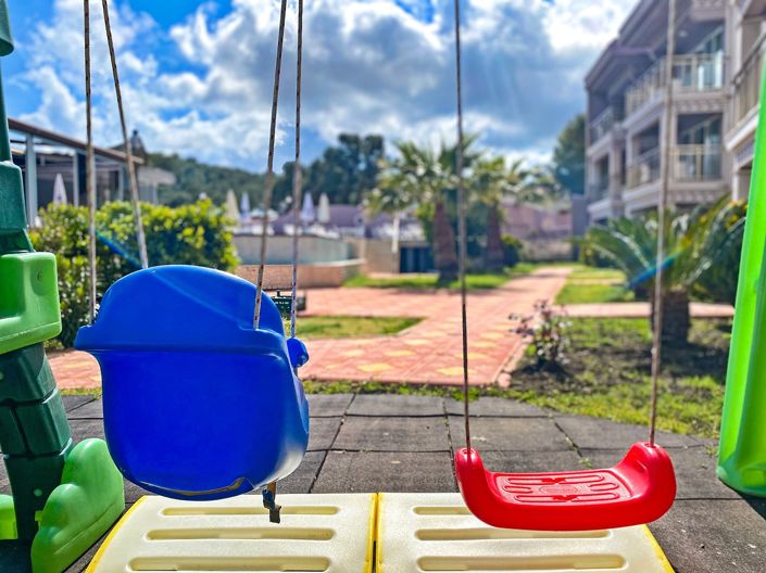 Image No.11-16 Bed Commercial for sale