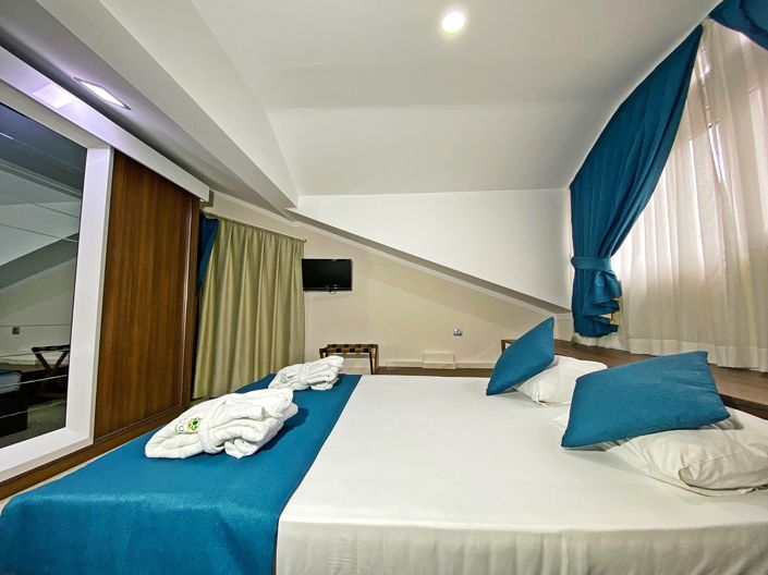 Image No.20-16 Bed Commercial for sale