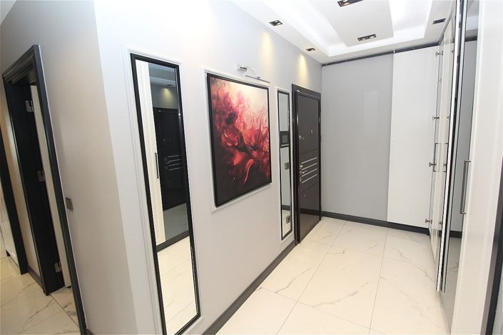 Image No.23-8 Bed Apartment for sale