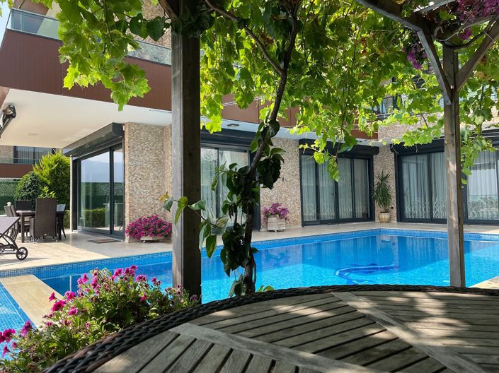 Image No.6-Maison / Villa de 4 chambres à vendre à Büyükhasbahçe