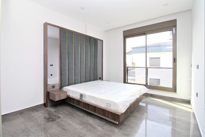 Image No.20-2 Bed Apartment for sale