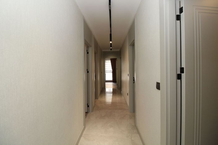 Image No.24-5 Bed Apartment for sale