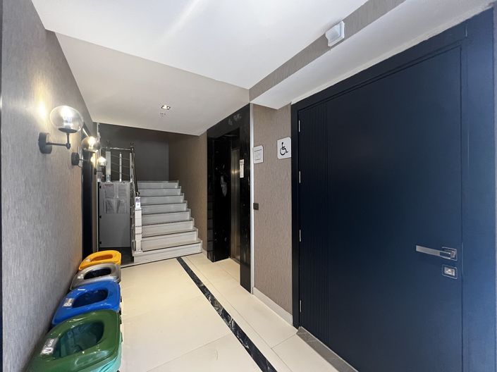 Image No.5-28 Bed Commercial for sale