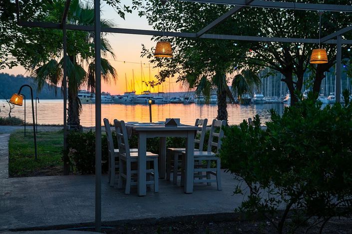 Image No.15-30 Bed Commercial for sale