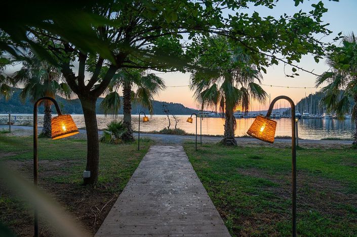 Image No.17-30 Bed Commercial for sale