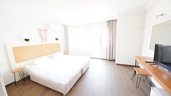 Image No.23-30 Bed Commercial for sale