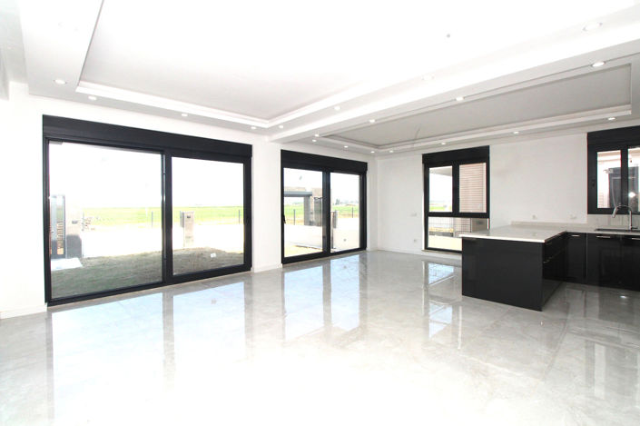 Image No.10-5 Bed House/Villa for sale