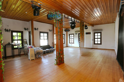 Interior 10