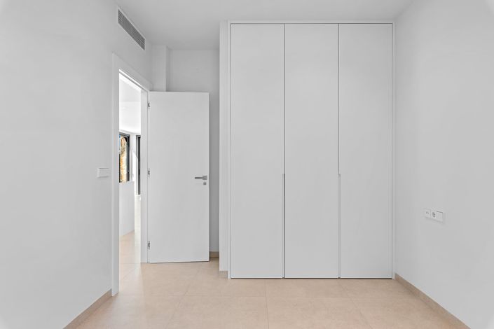 Image No.23-3 Bed Apartment for sale