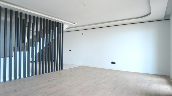 Image No.21-5 Bed Apartment for sale