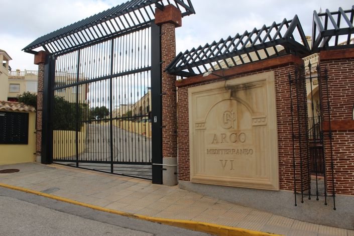 Image No.29-3 Bed Townhouse for sale